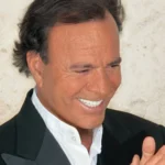 Qui&eacute;nes son las presentadoras que denunciaron a Julio Iglesias por besarlas sin consentimiento