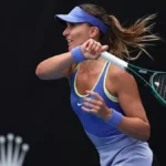 Badosa despierta en Australia: victoria con autoridad en su debut tras un año de altibajos