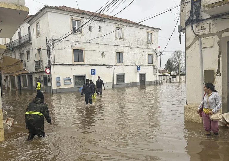 Las calles de Portugal afectadas por los destrozos de los temporales