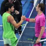 Carlos Alcaraz se impuso ante Valentín Royer y pasa a los cuartos de final del ATP Doha