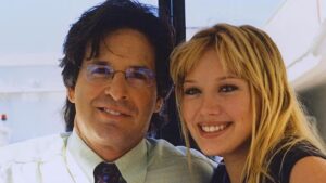 Robert Carradine junto a Hilary Duff en 'Lizzie McGuire'