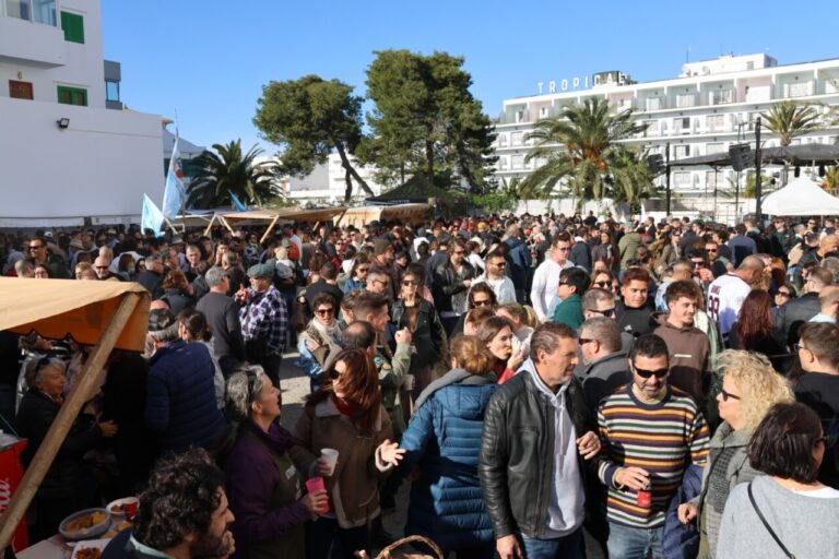 Sant Antoni a rebosar el d&iacute;a del Arroz de Matanzas.