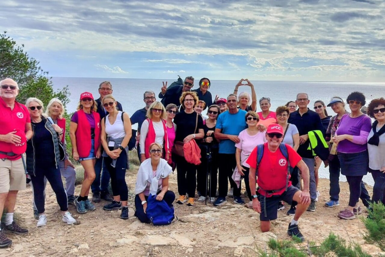 Imagen de una de las caminatas solidarias de IFCC celebrada en 2025