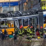 Tragedia ferroviaria en Mil&aacute;n: se descarrila un tranv&iacute;a y choca contra un edificio