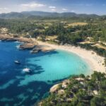 Triple apertura: el beach club de Cala Bassa que activa su temporada 2026