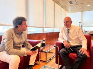 Vicent Marí es entrevistado por el director de La Voz de Ibiza, Agustí Sintes.