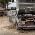 Sorpresa en Ibiza: dejan en plena acera dos coches destrozados por la DANA meses después