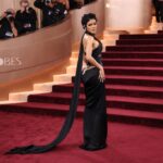 &iquest;Vuelve una moda pol&eacute;mica en 2026? El escote fontanero se convierte en tendencia en la ropa de lujo