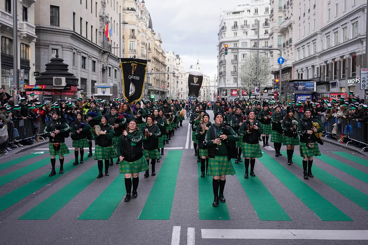 Desfile de San Patricio en la Gran Vía de Madrid