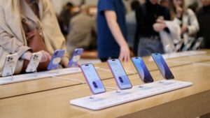 Las diferencias y precios entre los iPhone 16e, iPhone 17 y el nuevo iPhone 17e