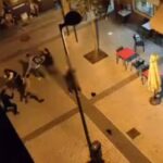 Reyerta en el centro de Ibiza de madrugada: vecinos graban la pelea y alertan a la polic&iacute;a