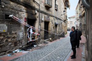 Vivienda incendiada en la calle Fuente en Miranda de Ebro (Burgos)