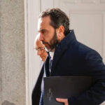 Victor de Aldama entrega un sobre con la presunta financiaci&oacute;n irregular del PSOE
