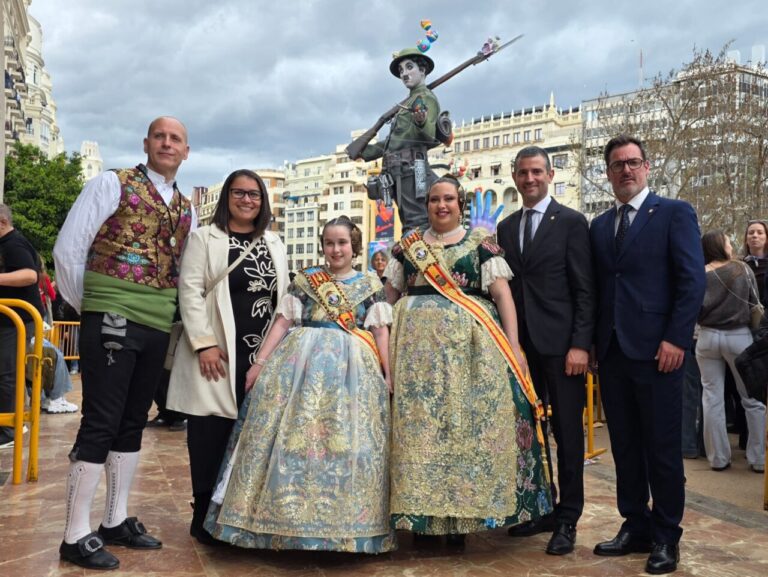 La delegaci&oacute;n de Ibiza en Valencia con motivo de las Fallas.