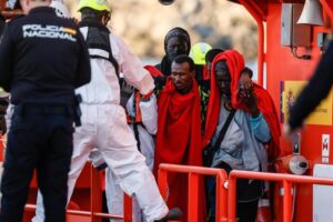 La sanidad pública será accesible para los inmigrantes en situación irregular una vez que entre en vigor la medida este viernes