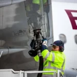 Vuelos en alerta por el combustible: qu&eacute; dicen las aerol&iacute;neas y por qu&eacute; recomiendan adelantar la compra de billetes