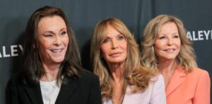 Kate Jackson, Jaclyn Smith y Cheryl Ladd este lunes en la celebración del 50 cumpleaños de la serie 'Los ángeles de Charlie' en el Dolby Theatre de Los Ángeles