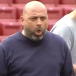 El gesto de Manolo Gonz&aacute;lez en el Camp Nou que incendia el derbi y se vuelve viral