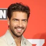 Maxi Iglesias y su vida sentimental más secreta: de romances ocultos a un beso inesperado con Aitana Sánchez-Gijón