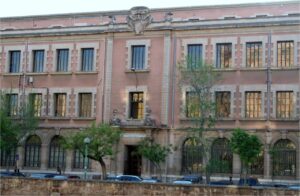 Fachada del edificio de sa Riera de la UIB
