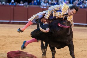 La cogida a Roca Rey en La Maestranza de Sevilla