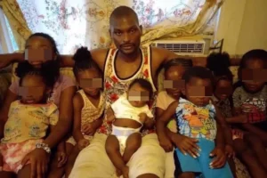 Shamar Elkins, el tirador de Luisiana, con siete de sus hijos