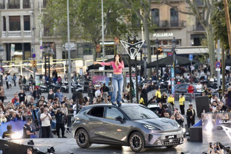 Nathy Peluso durante el concierto para presentar el Cupra Raval