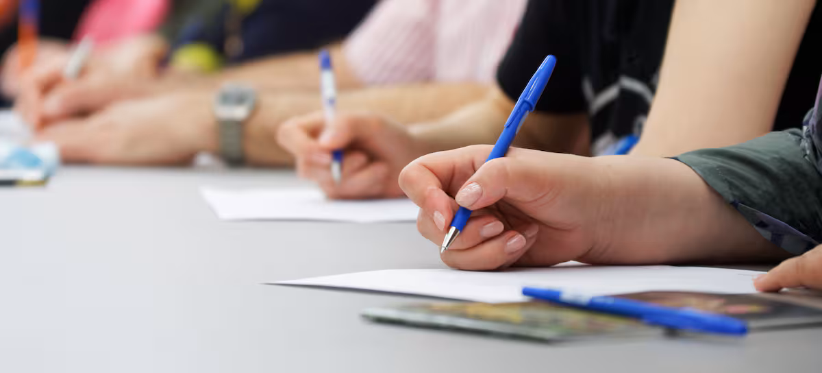 Estudiantes durante un examen