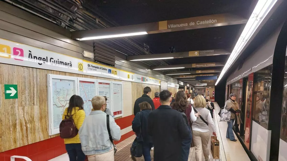 Usuarios de Metrovalencia, en imagen de archivo