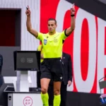 Alberola Rojas, tras una consulta de VAR en el Metropolitano