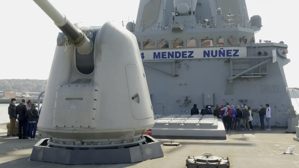 La fragata 'Méndez Núñez' en el puerto de Getxo (Bizkaia)