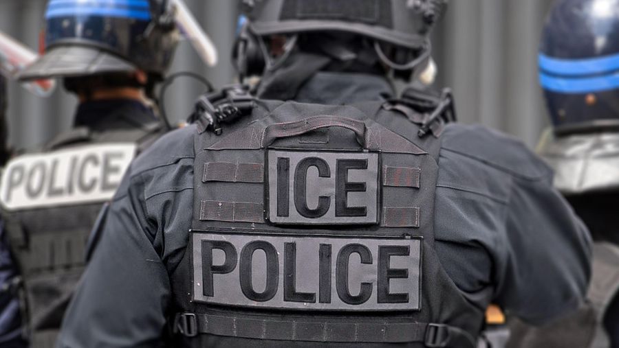 Agentes del Servicio de Inmigraci&oacute;n y Control de Aduanas (ICE) del Departamento de Seguridad Nacional de Estados Unidos
