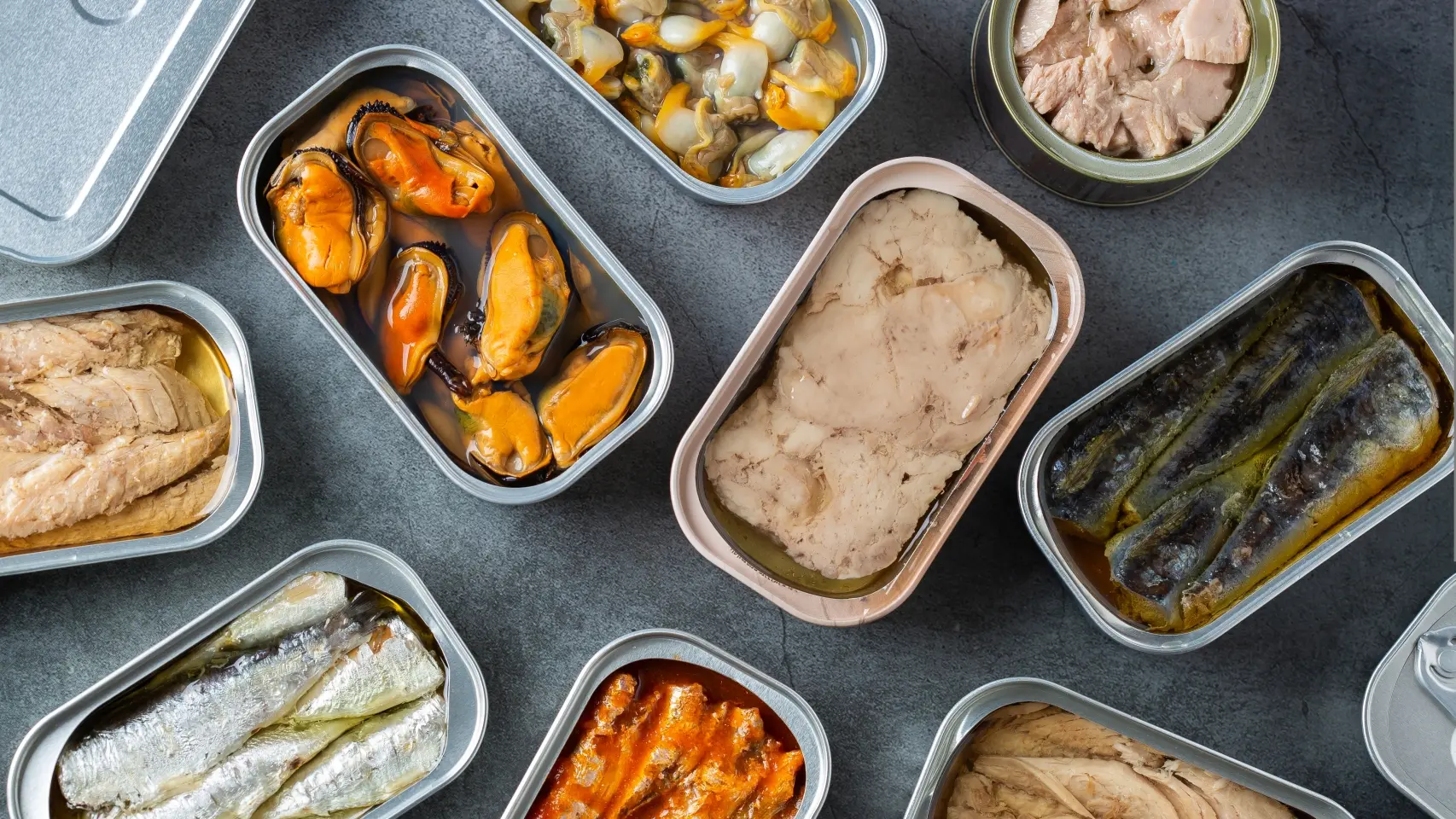 Latas de conservas de pescado y marisco