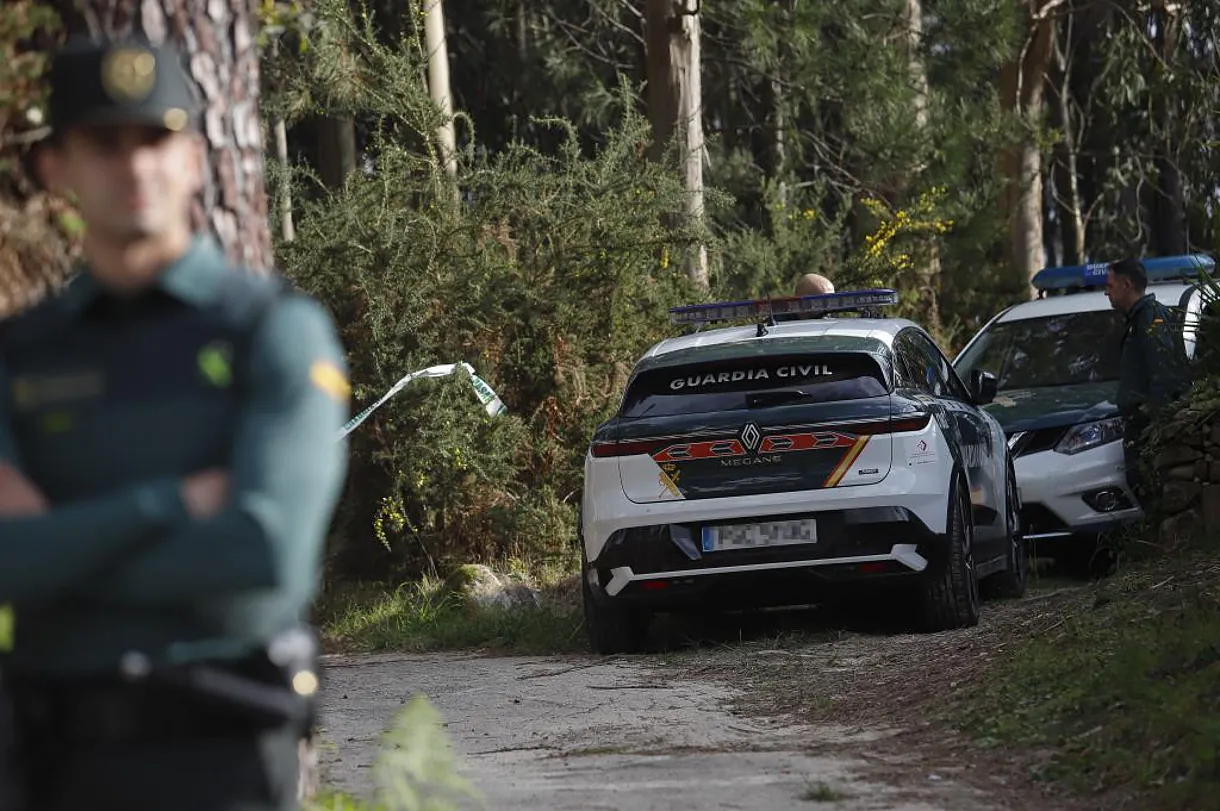 Un guardia civil, durante una operación en Galicia