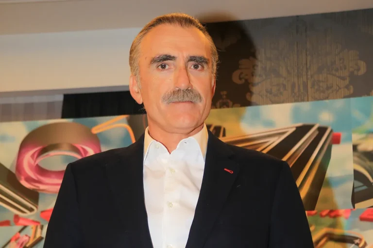 Juan y Medio