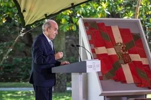 Carlos Garaikoetxea