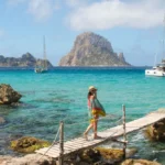 C&oacute;mo viajar a Ibiza sin pagar hotel: las t&eacute;cnicas para disfrutar y ahorrar en alojamiento