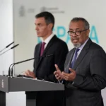 El presidente del Gobierno, Pedro S&aacute;nchez, junto al director general de la OMS, Tedros Adhanom Ghebreyesus
