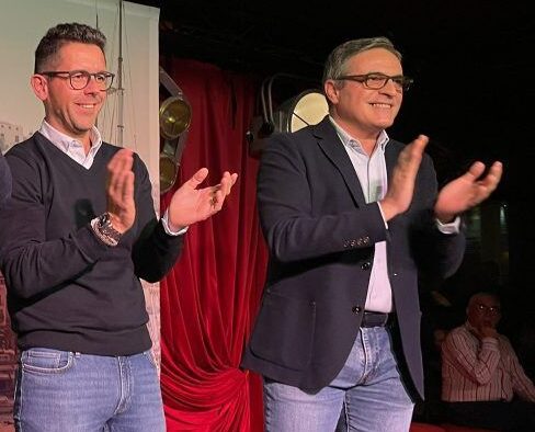 Rafa Triguero junto a Jos&eacute; Vicente Mar&iacute; Bos&oacute; en la presentaci&oacute;n del entonces candidato al Ayuntamiento de Ibiza.