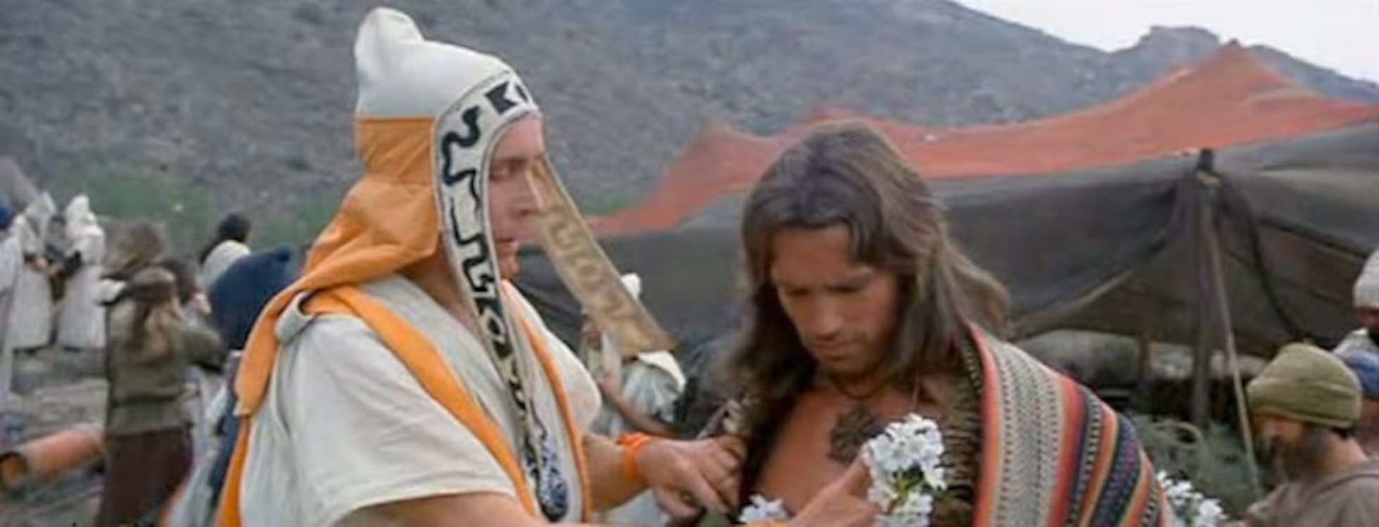 Jack Taylor y Arnold Schwarzenegger, en 'Conan, el b&aacute;rbaro'