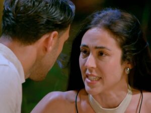 Foto: Luis y Julia, en 'La isla de las tentaciones'. (Telecinco) Luis y Julia, en 'La isla de las tentaciones'