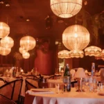 De jardines secretos a terrazas frente al mar: la ruta gastron&oacute;mica que triunfa en Ibiza este verano