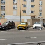 El alcalde de Ibiza instaló una valla ilegal en su nueva vivienda protegida y la retiró parcialmente al conocer la investigación de La Voz de Ibiza