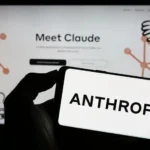 Claude sufre una ca&iacute;da global y deja sin respuestas a miles de usuarios: qu&eacute; est&aacute; pasando con la IA de Anthropic