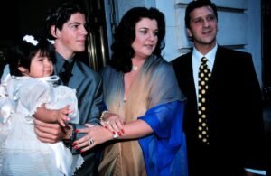Cristina Blanco posa junto a su familia, entre ellos su hijo Miguel &Aacute;ngel Mu&ntilde;oz, en una fotograf&iacute;a tomada en 2003