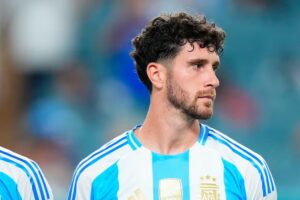 Marcos Senesi tuvo una gran temporada en Inglaterra