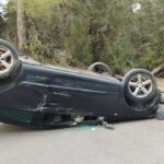 Aparatoso vuelco en la carretera de Benirr&agrave;s corta un carril