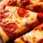 Pizzerías cerca del mar: dónde comer una buena pizza con vistas en Ibiza