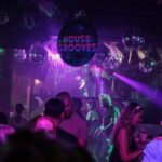 Mucho más que comer: siete restaurantes de Ibiza donde la música forma parte de la experiencia