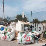 Indignaci&oacute;n en Ibiza por contenedores de basura desbordados junto al aeropuerto